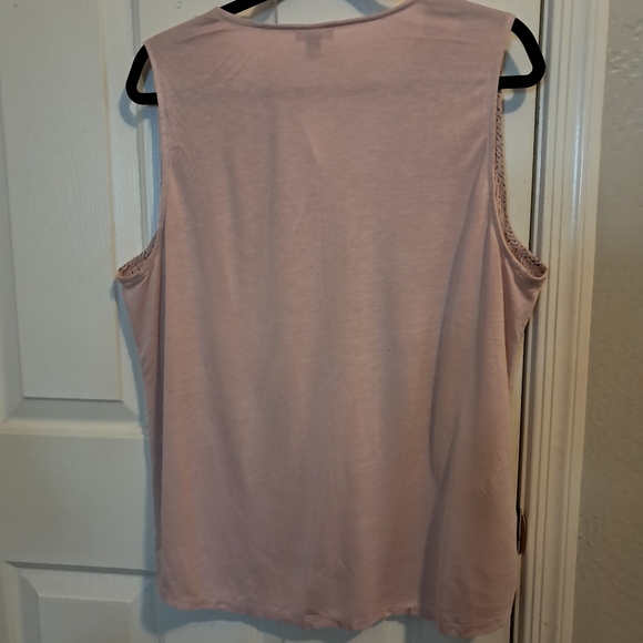 Ann Taylor Factory | Pink Abstract V-Neck Shell - Picture 3 of 4